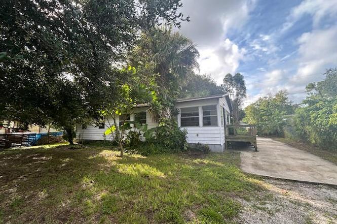 325 Marseilles Dr