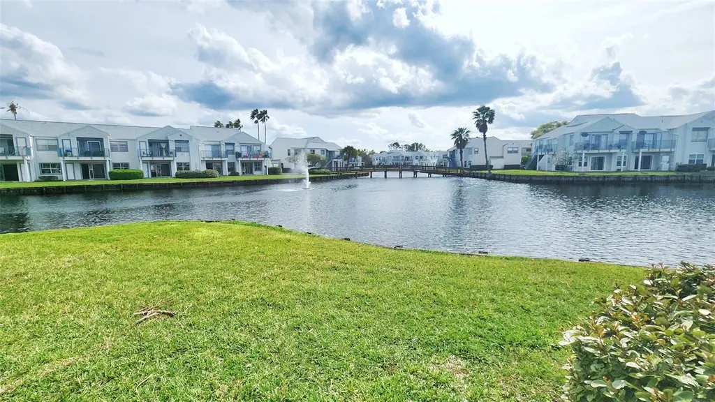 2528 Woodgate Blvd #102