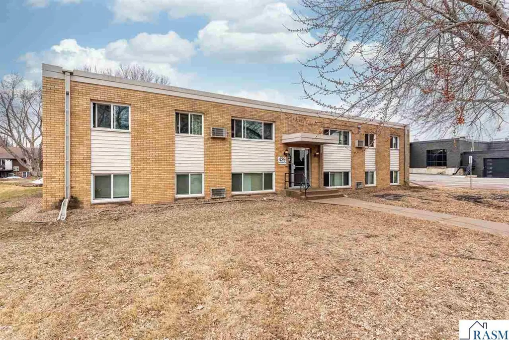 428 Commodore Dr