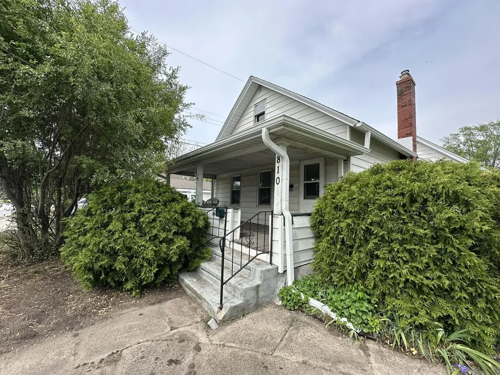 810 Poplar St