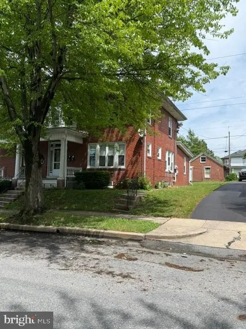 826 Douglass St