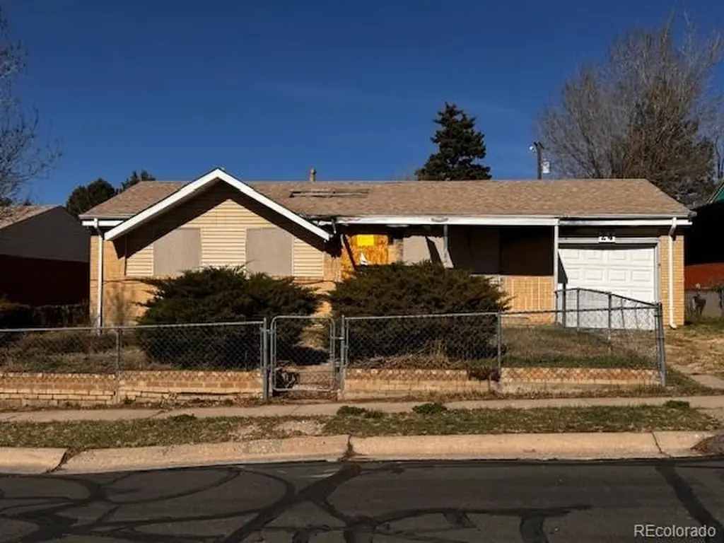 24 N Garo Ave