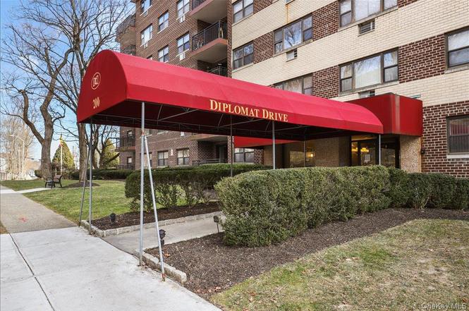 200 Diplomat Dr Unit 3M