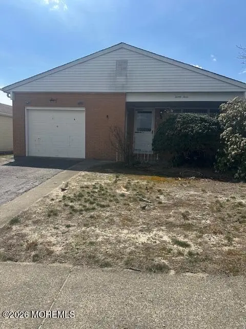 23 Longdenville St