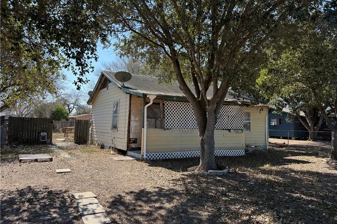 1409 E Santa Gertrudis St