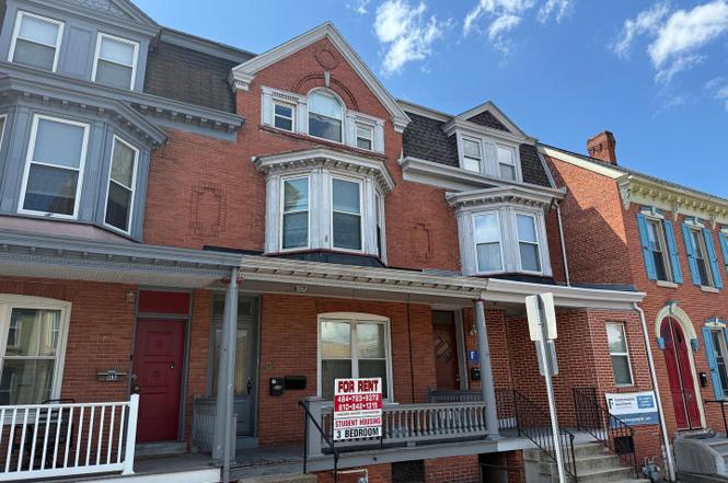 113 W Main St