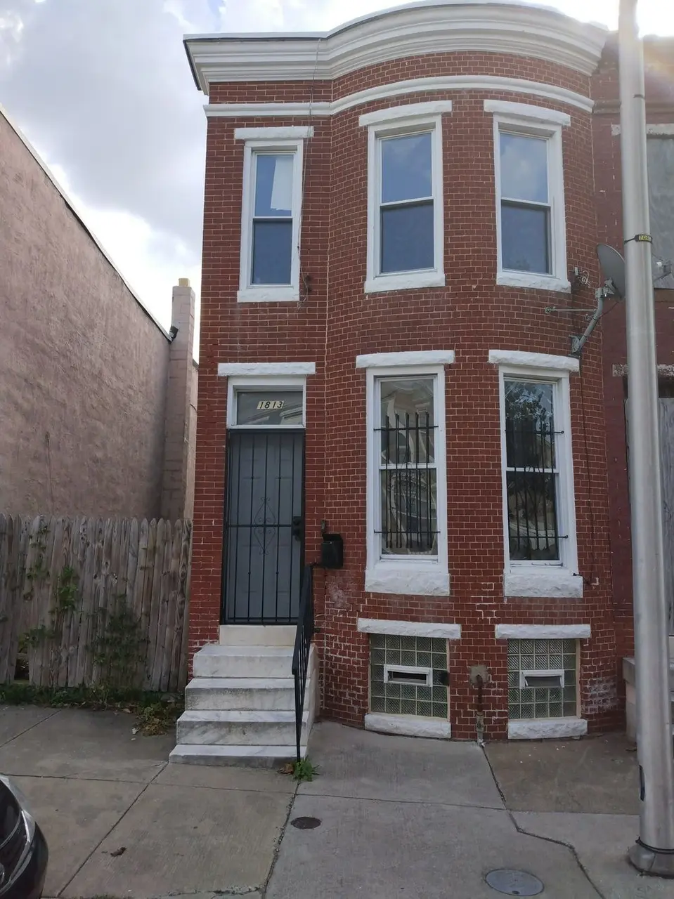 1813 Aiken St