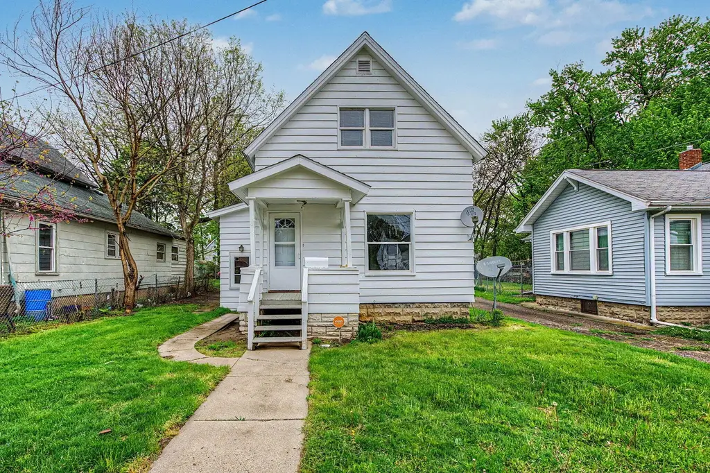 160 Goguac St W