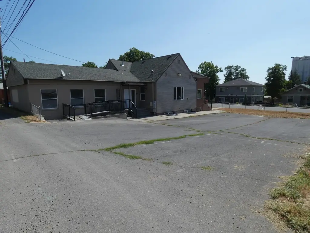 706 2nd St