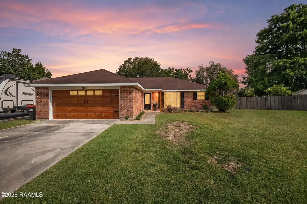 102 Albania Ct