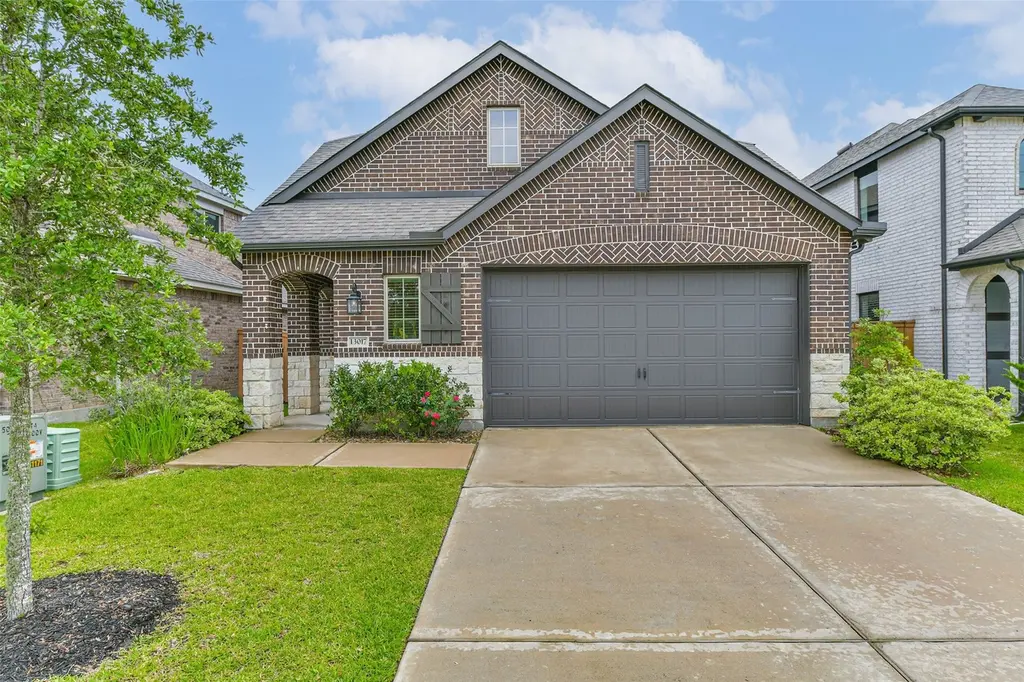 13017 Sapphire Lake Ln