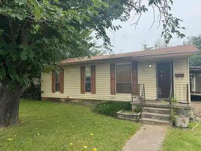 115 N Bowie St