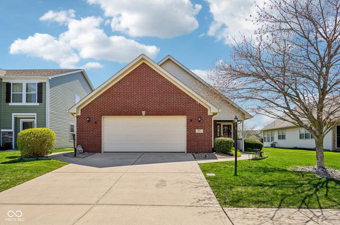 933 Amesbury Ct