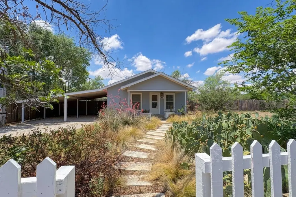 2204 Urbana Pl