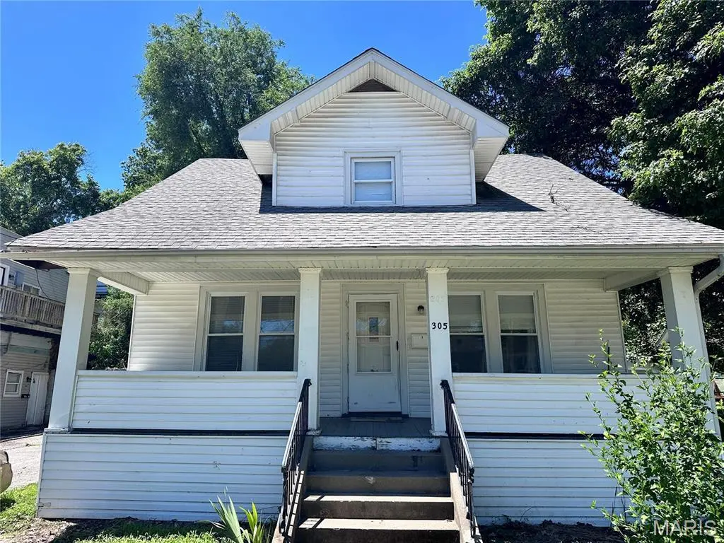 305 Grand Ave