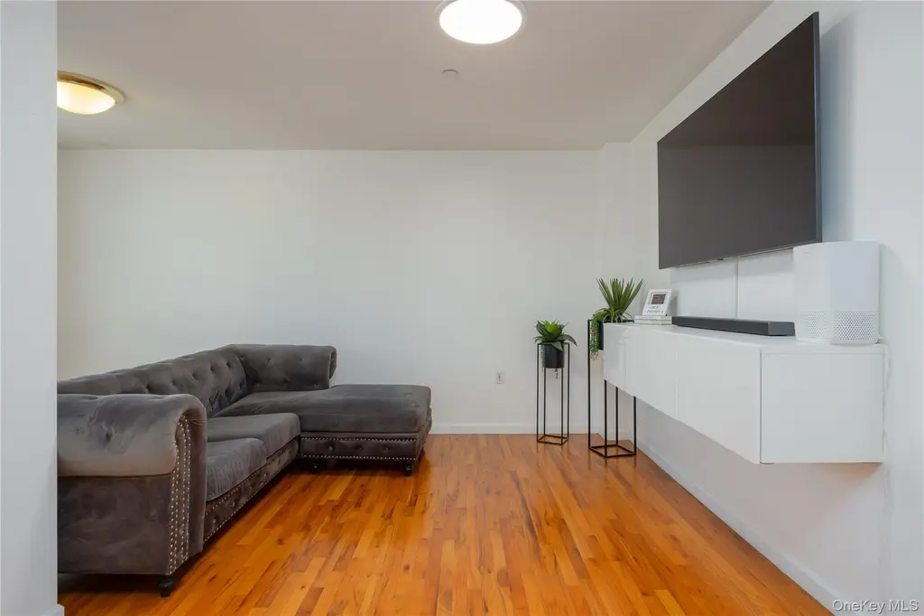 2023 Belmont Ave Unit 5C