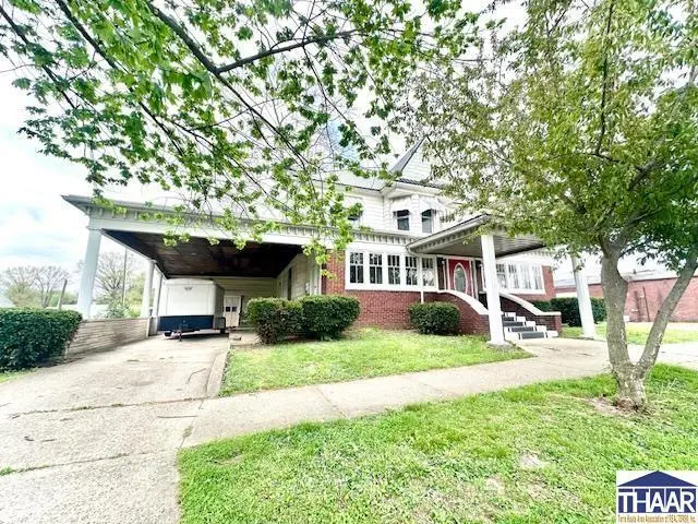 305 W Main St