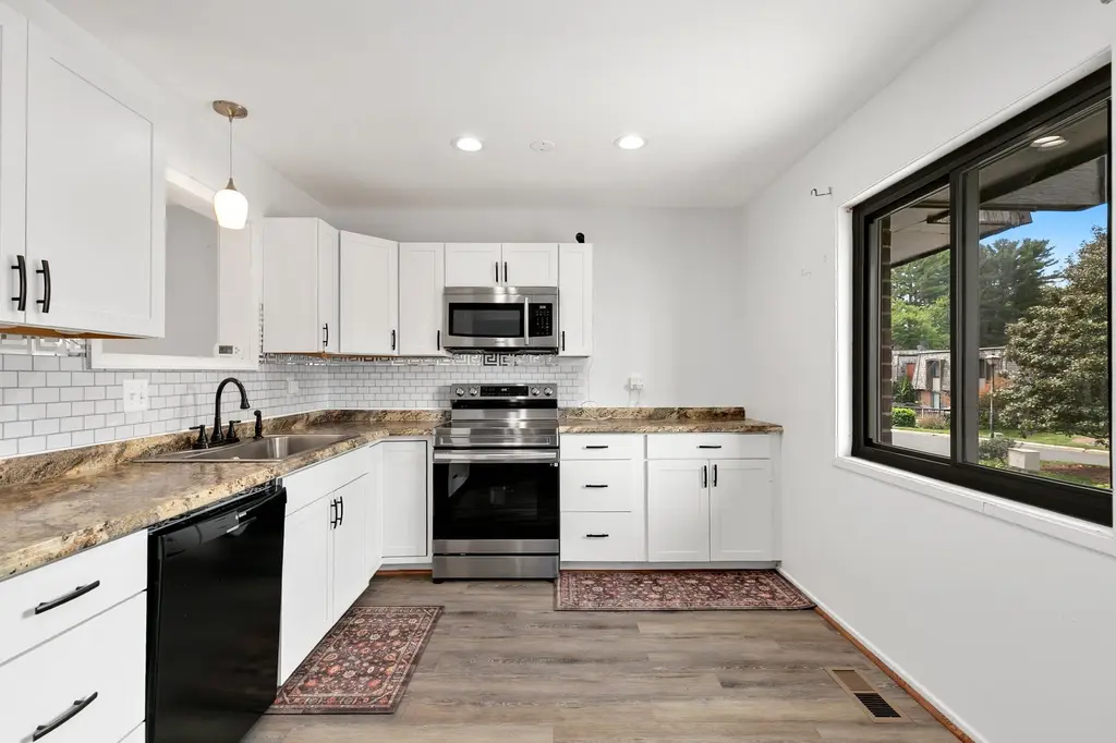 9507 Fern Hollow Way