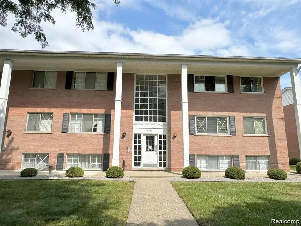 8211 Denwood Dr #6