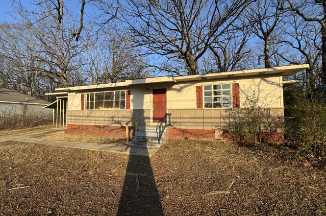 2862 Oak Forest Dr