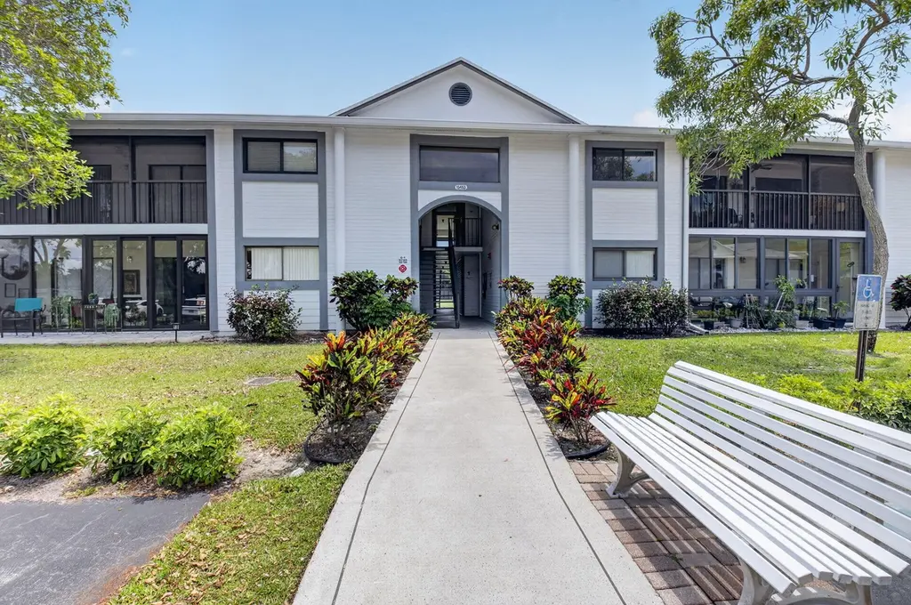 15453 Lakes Of Delray Blvd #201