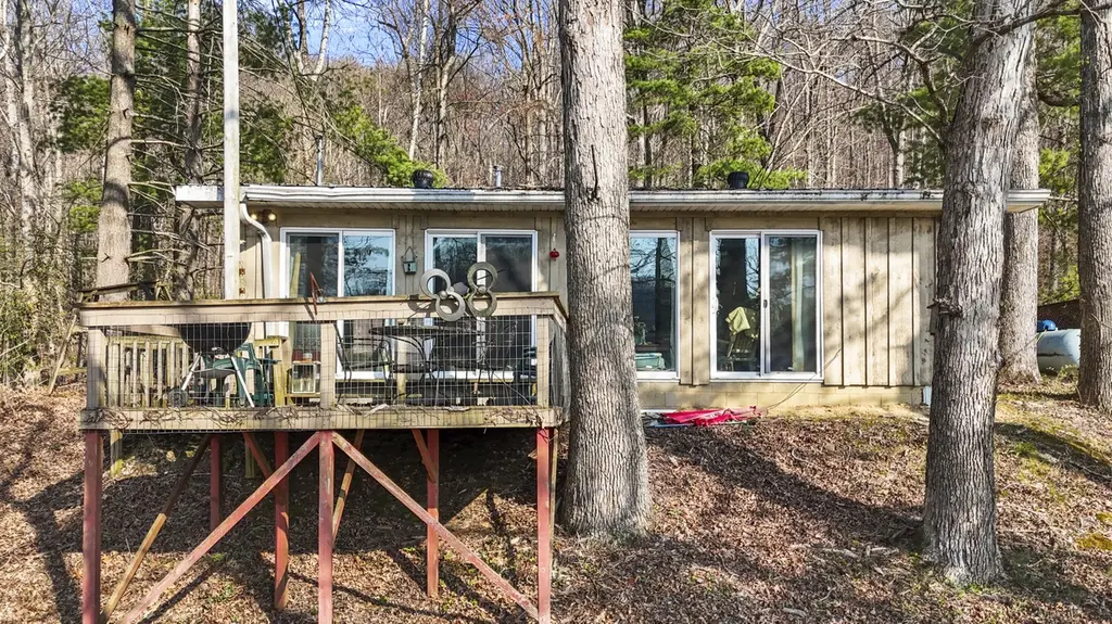 1810 Calk Lake Rd