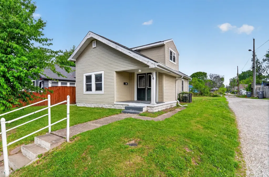 616 W 39th St