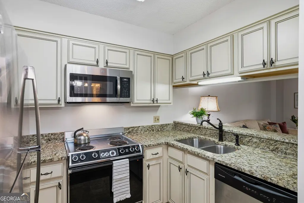 1800 Clairmont Lk #116