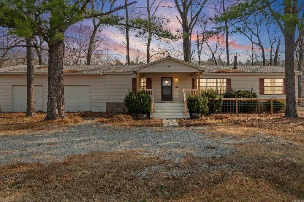 7 Iveon Clay Ln