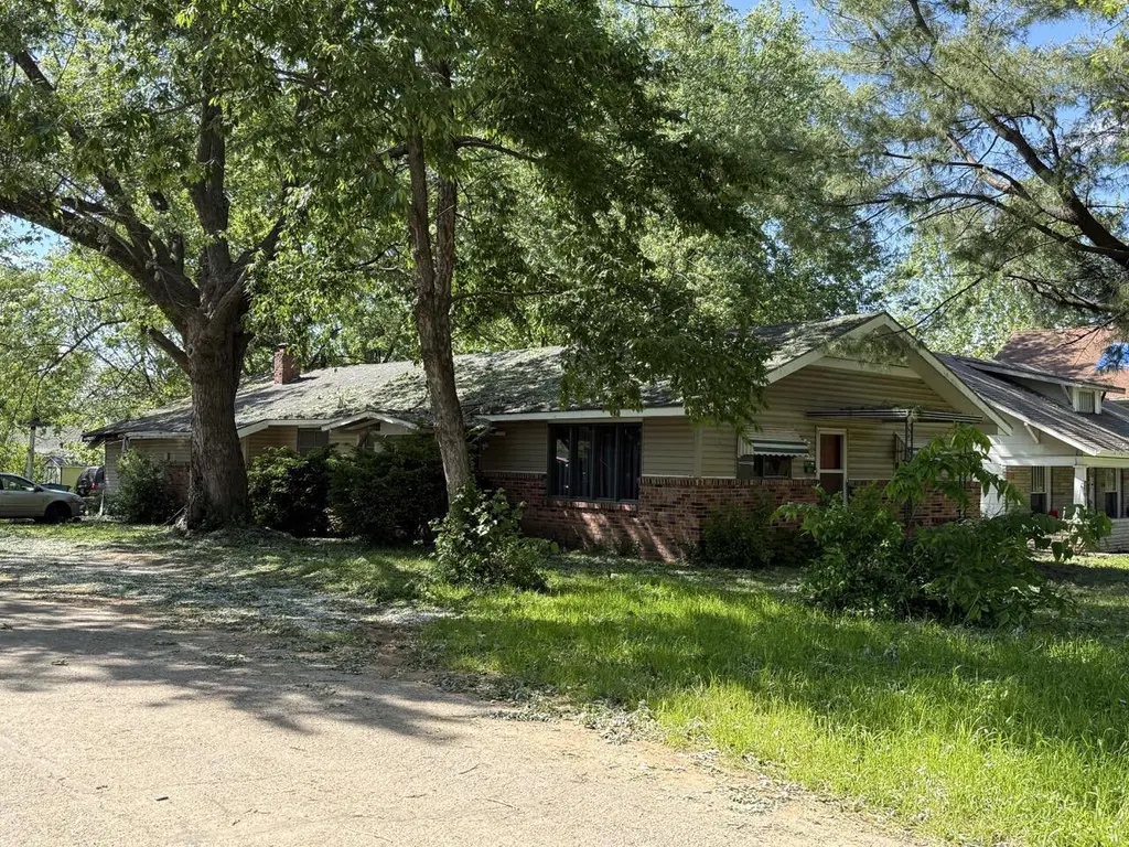 2301 N Franklin Ave