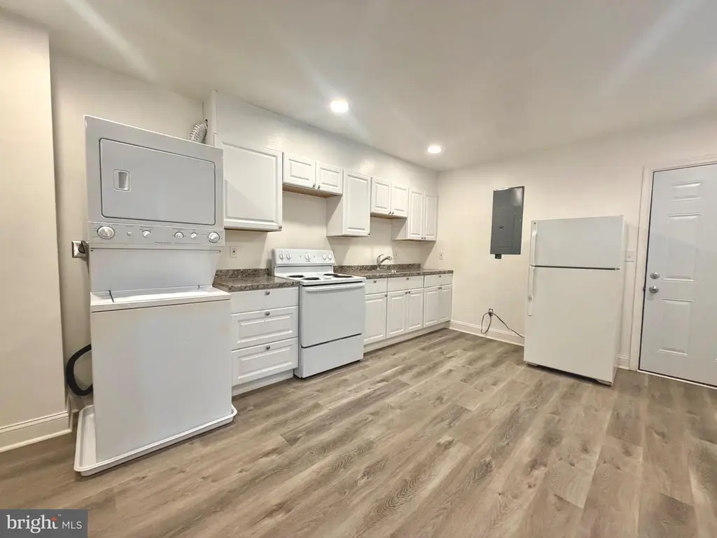 1527 Riggs Ave