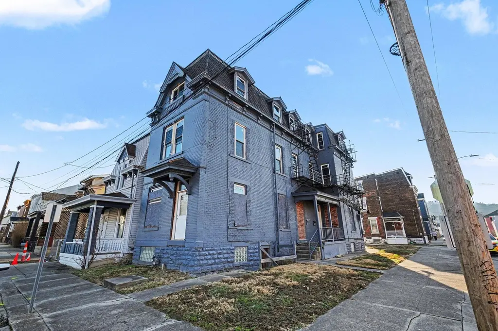 338 Hodge St