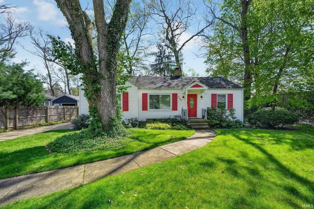 3320 Oakcrest Dr