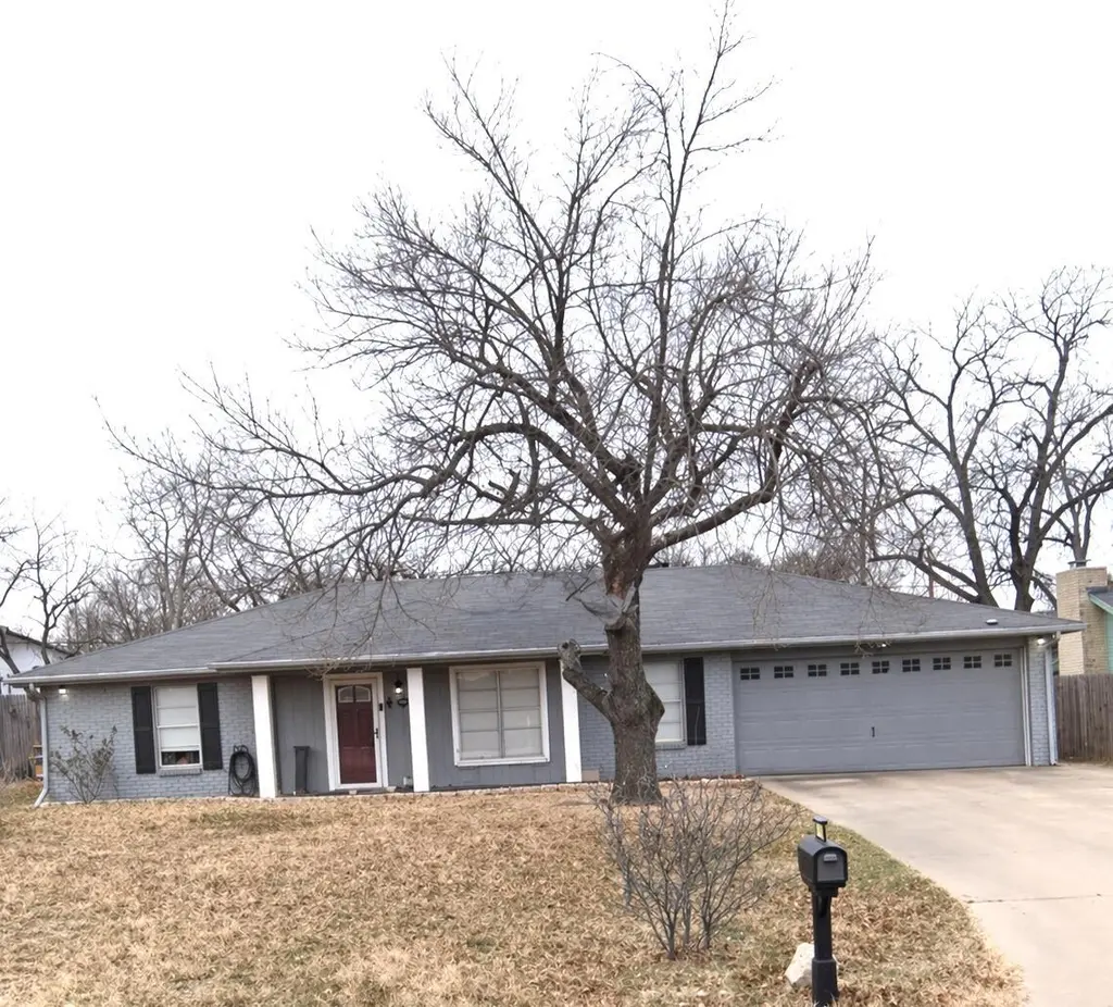 1905 N Van Buren St