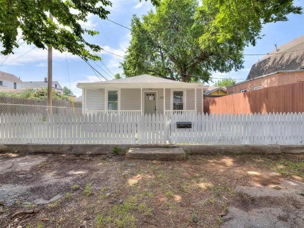 208 E Carson St