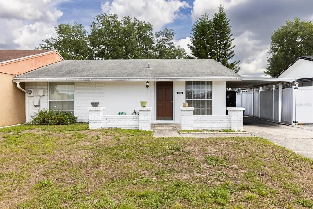 8602 Briar Grove Cir