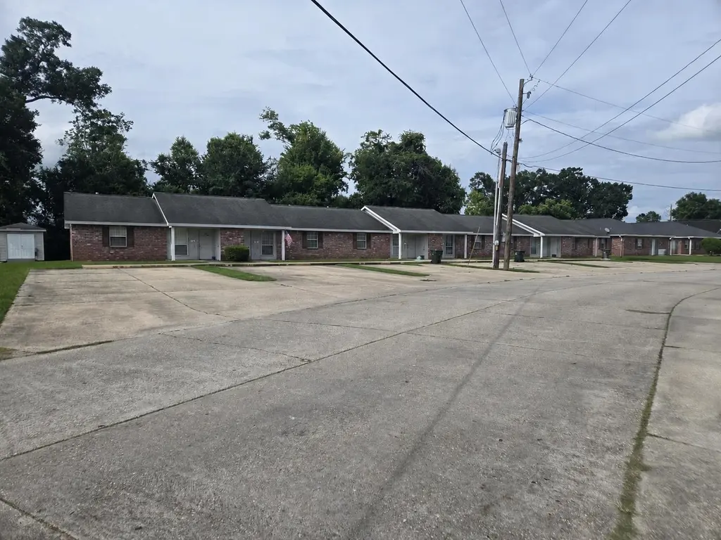 116-128 Louisa Dr