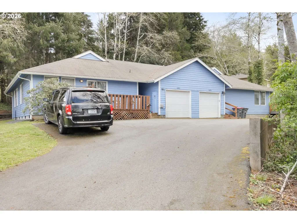 1601 Spruce Dr