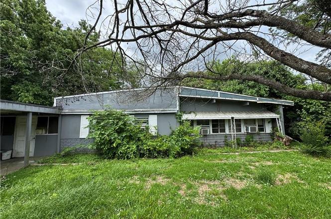 512 Dupont St