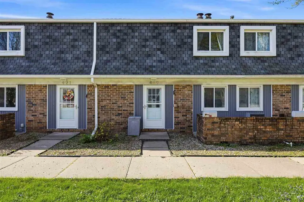 419 Peterson St