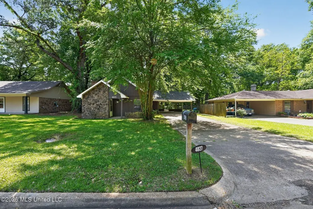 4827 Cottonwood Ln