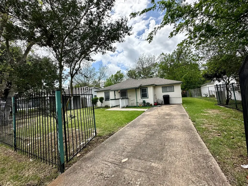 10206 Ashville Dr