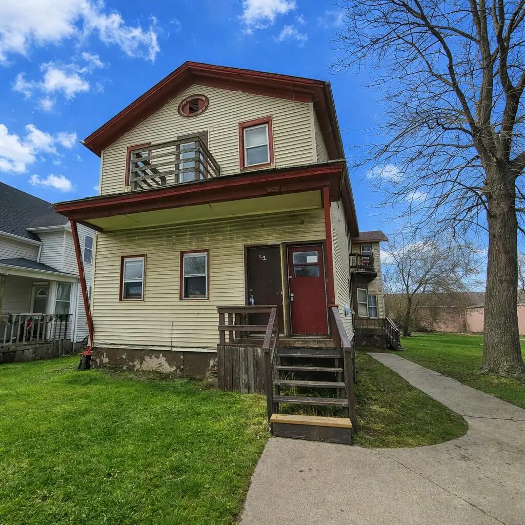 927 Marquette St