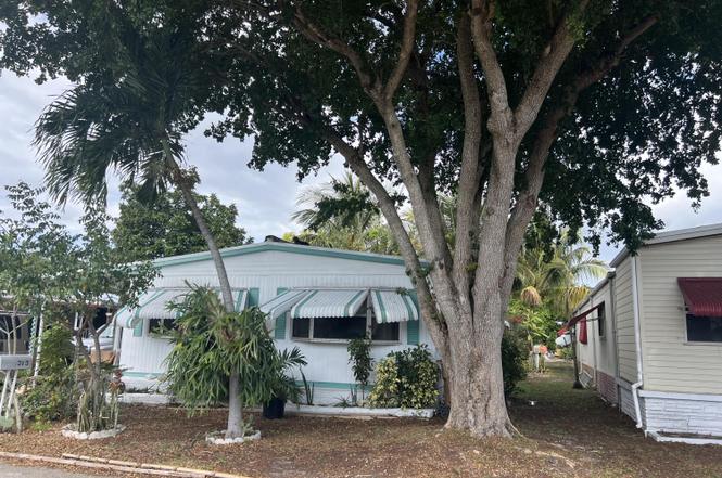 313 NW 48th Ct