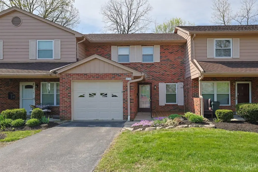 212 Duchess Ln