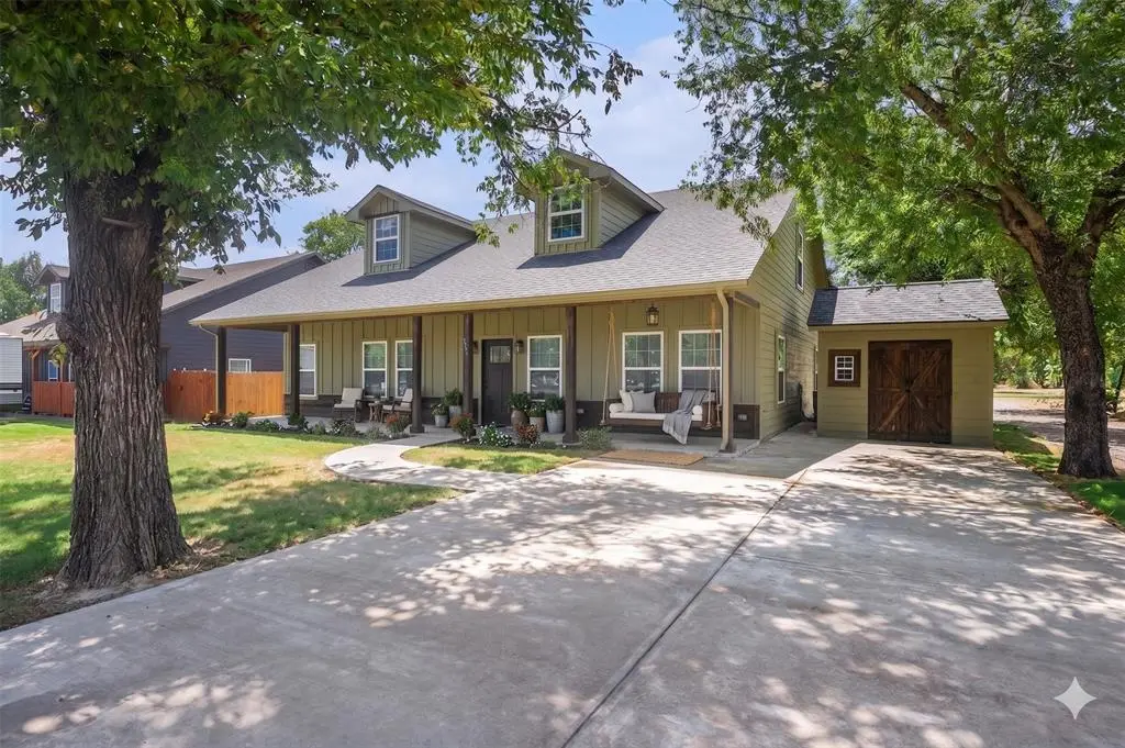 290 E Aurora St