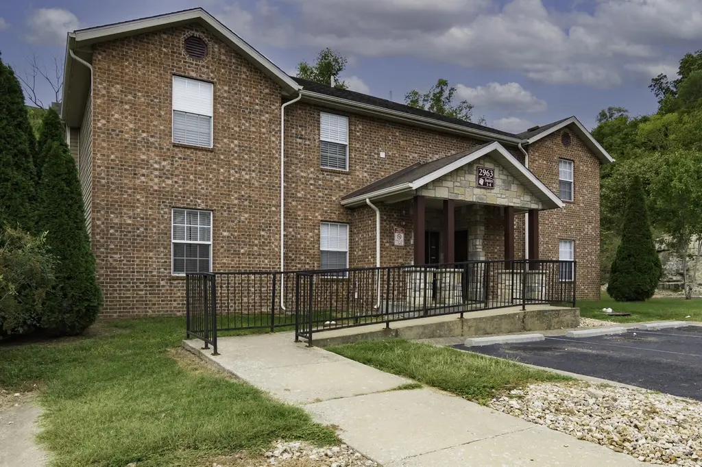2963 Vineyards Pkwy #1
