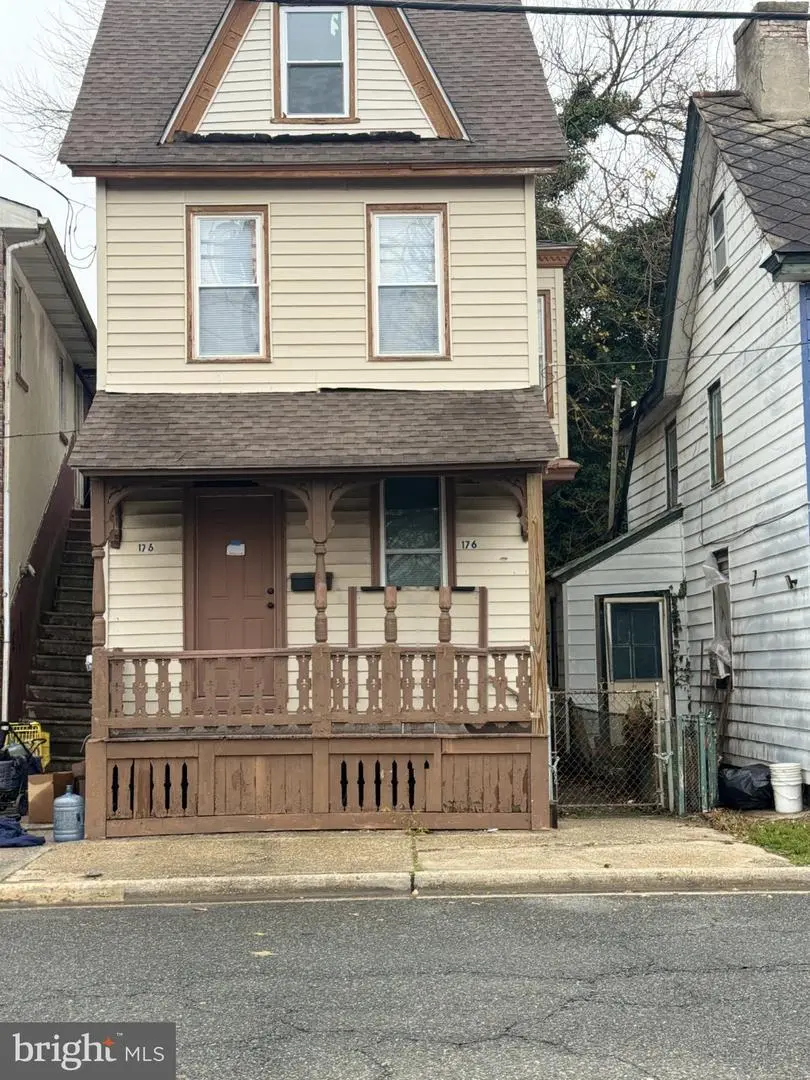 176 Griffith St