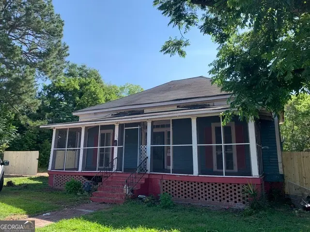 1290 Pio Nono Ave