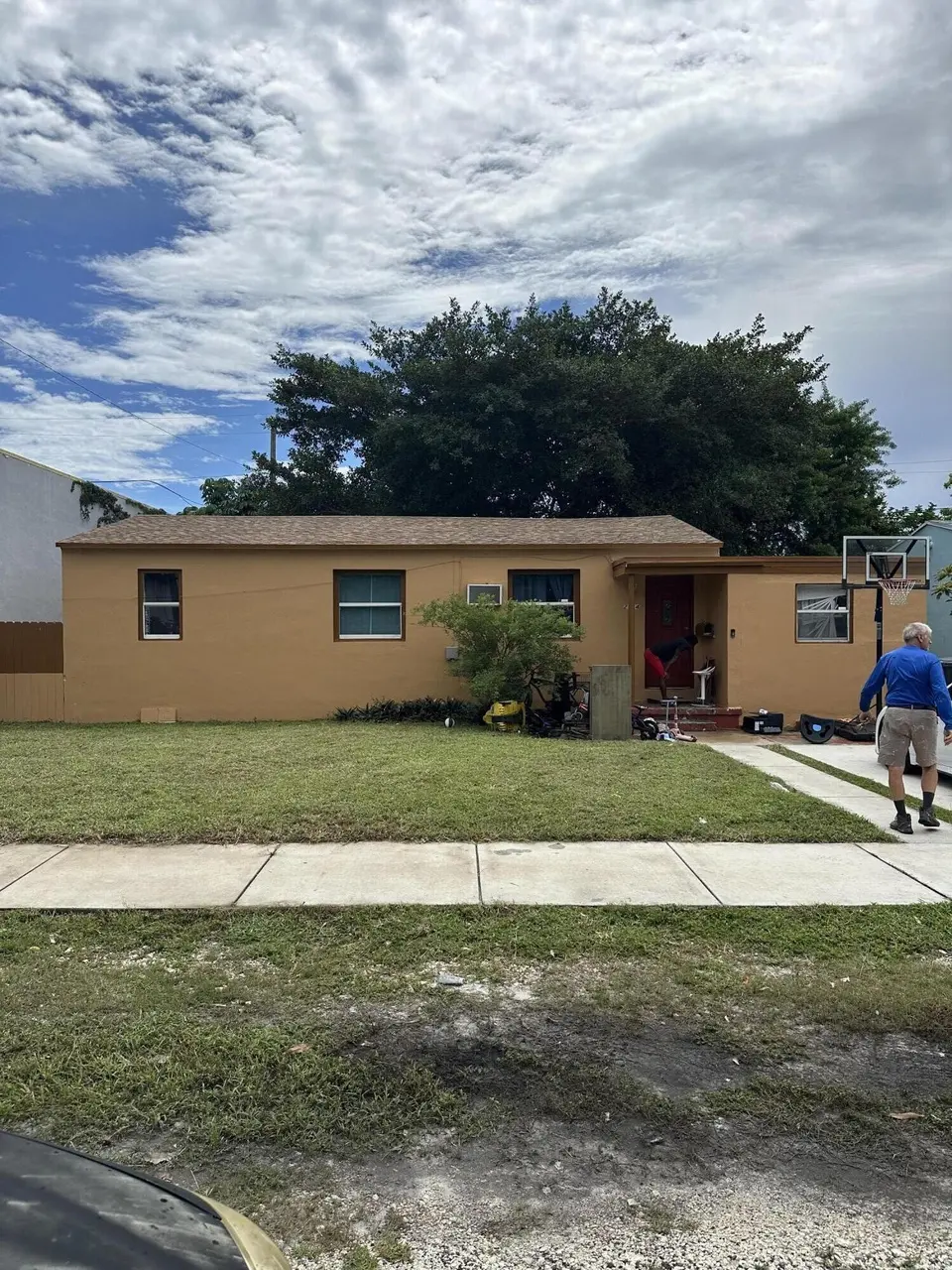 2114 Dewey St
